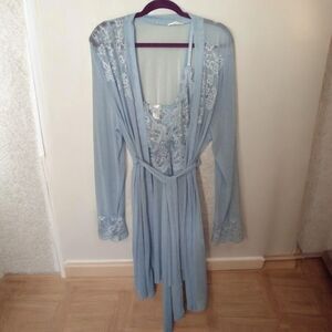 NWT Avidlove Elegant Blue Lace Trim Robe And Nighty. Size 18 W.
